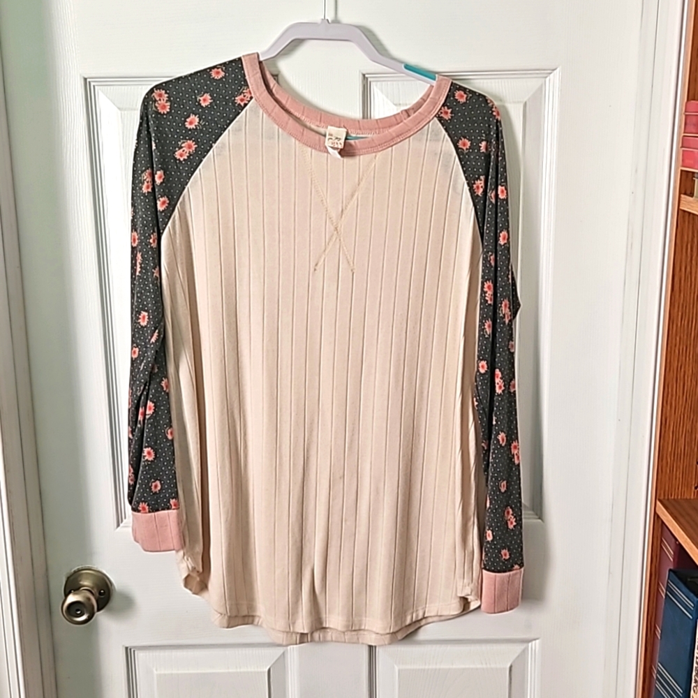 Extra large long sleeved cream with floral sleeves t-shirt style top